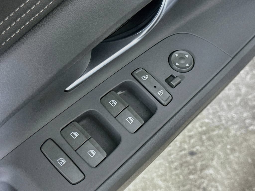 Used 2023 Hyundai Elantra SEL w/ Convenience Package FWD image 20