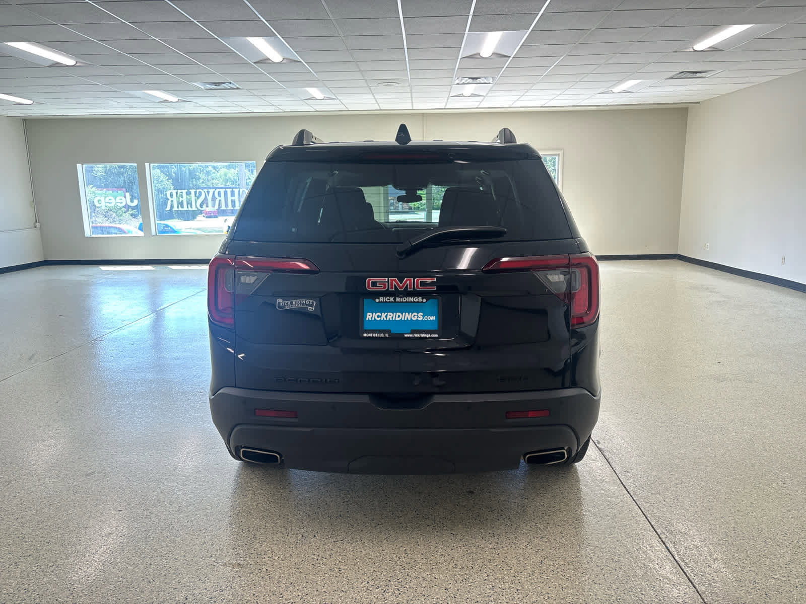 Used 2023 GMC Acadia SLE w/ Driver Convenience Package image 8