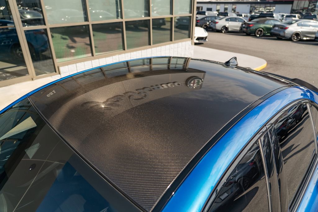 Used 2023 Alfa Romeo Giulia Quadrifoglio image 5