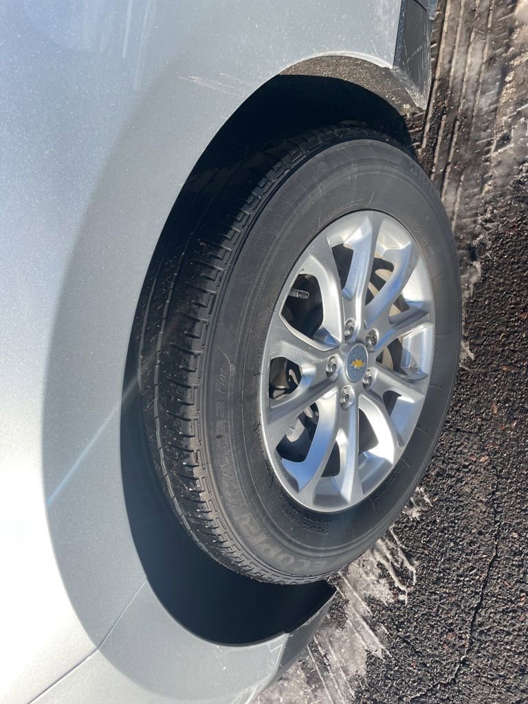 Used 2020 Chevrolet Equinox LT w/ Driver Convenience Package image 9