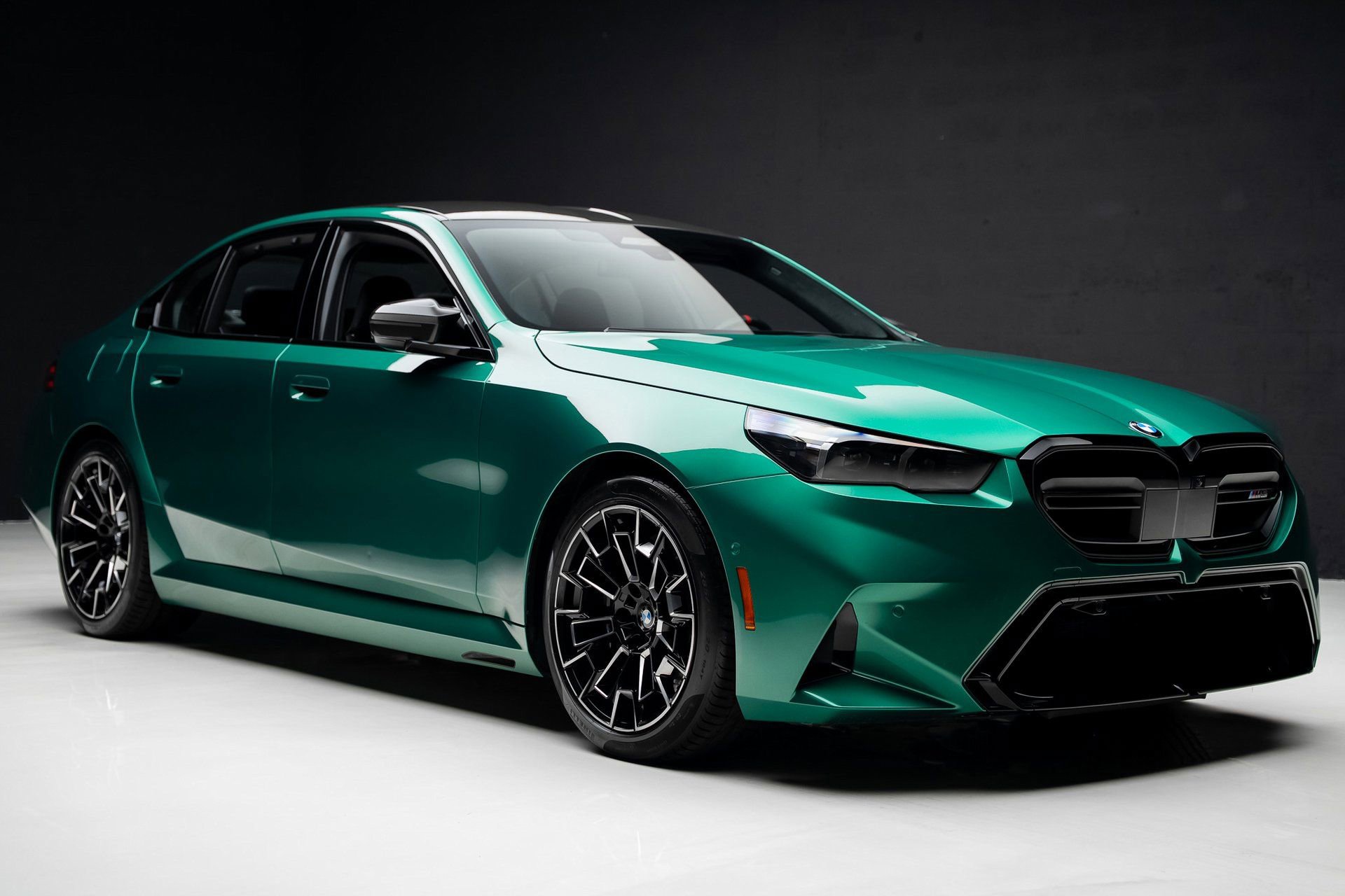 Used 2025 BMW M5 w/ Carbon Package image 95