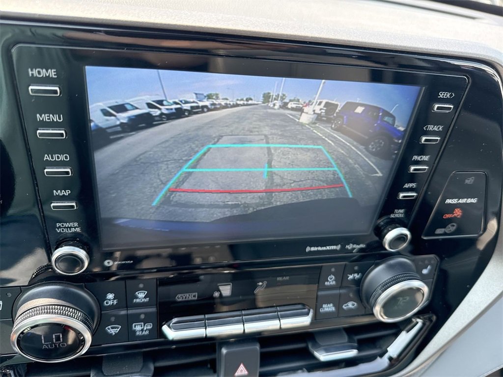 Used 2022 Toyota Highlander XLE image 17