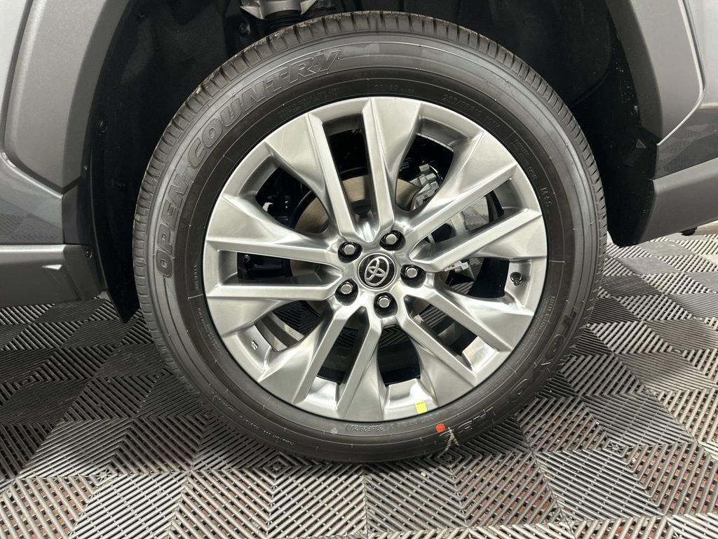 Used 2025 Toyota RAV4 XLE Premium image 29