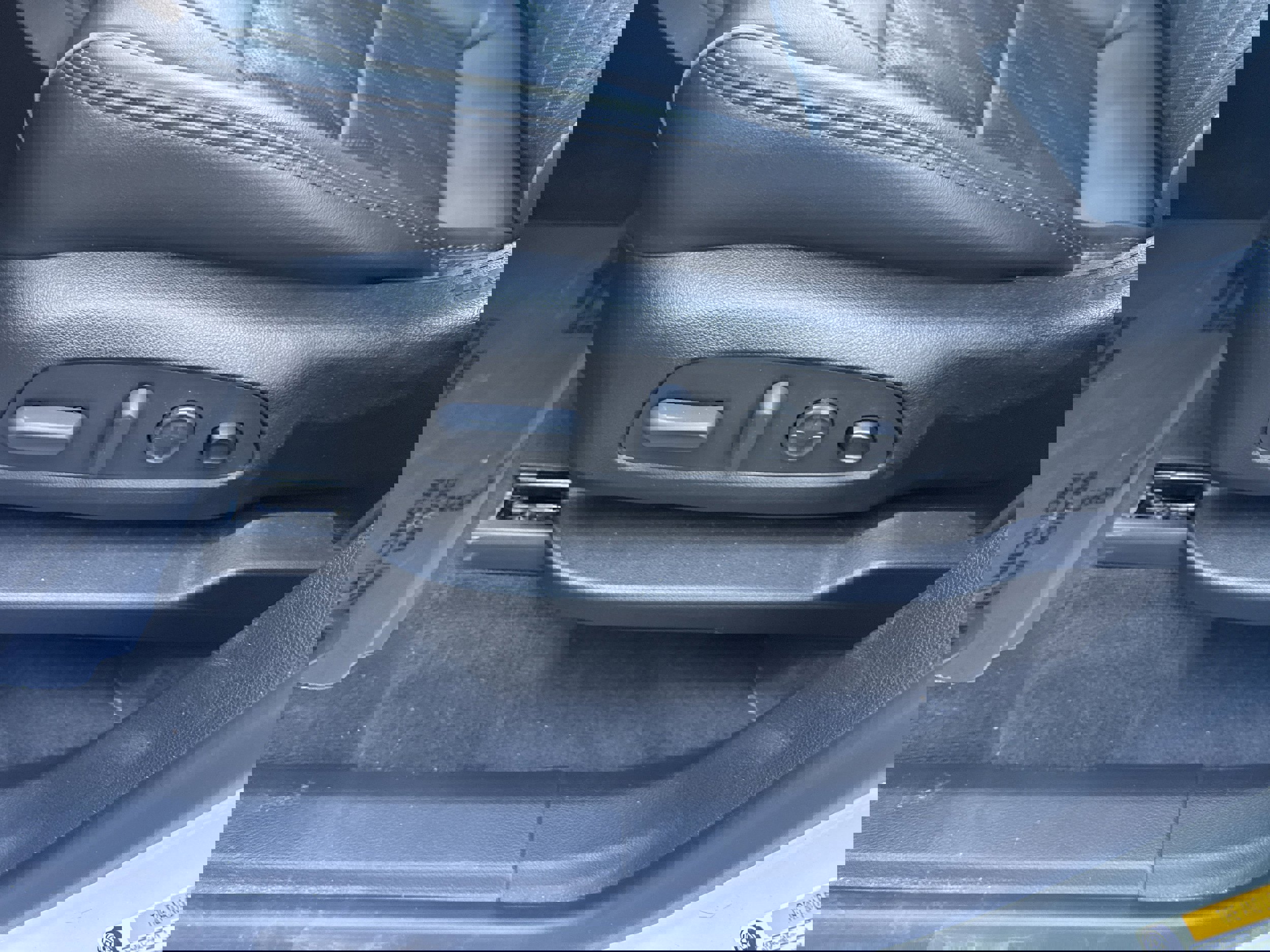 Used 2023 Buick Enclave Avenir w/ Avenir Technology Package image 6