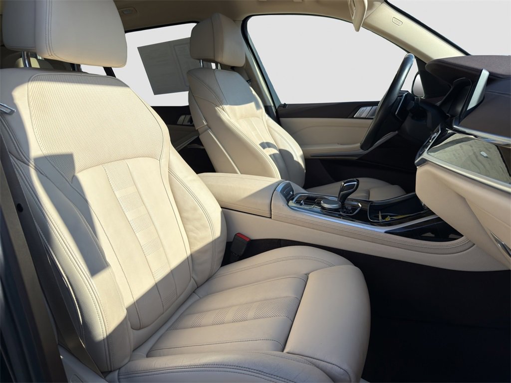 Used 2019 BMW X7 xDrive40i w/ Cold Weather Package image 21