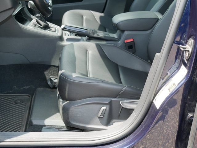 Used 2017 Volkswagen Golf SE FWD image 14