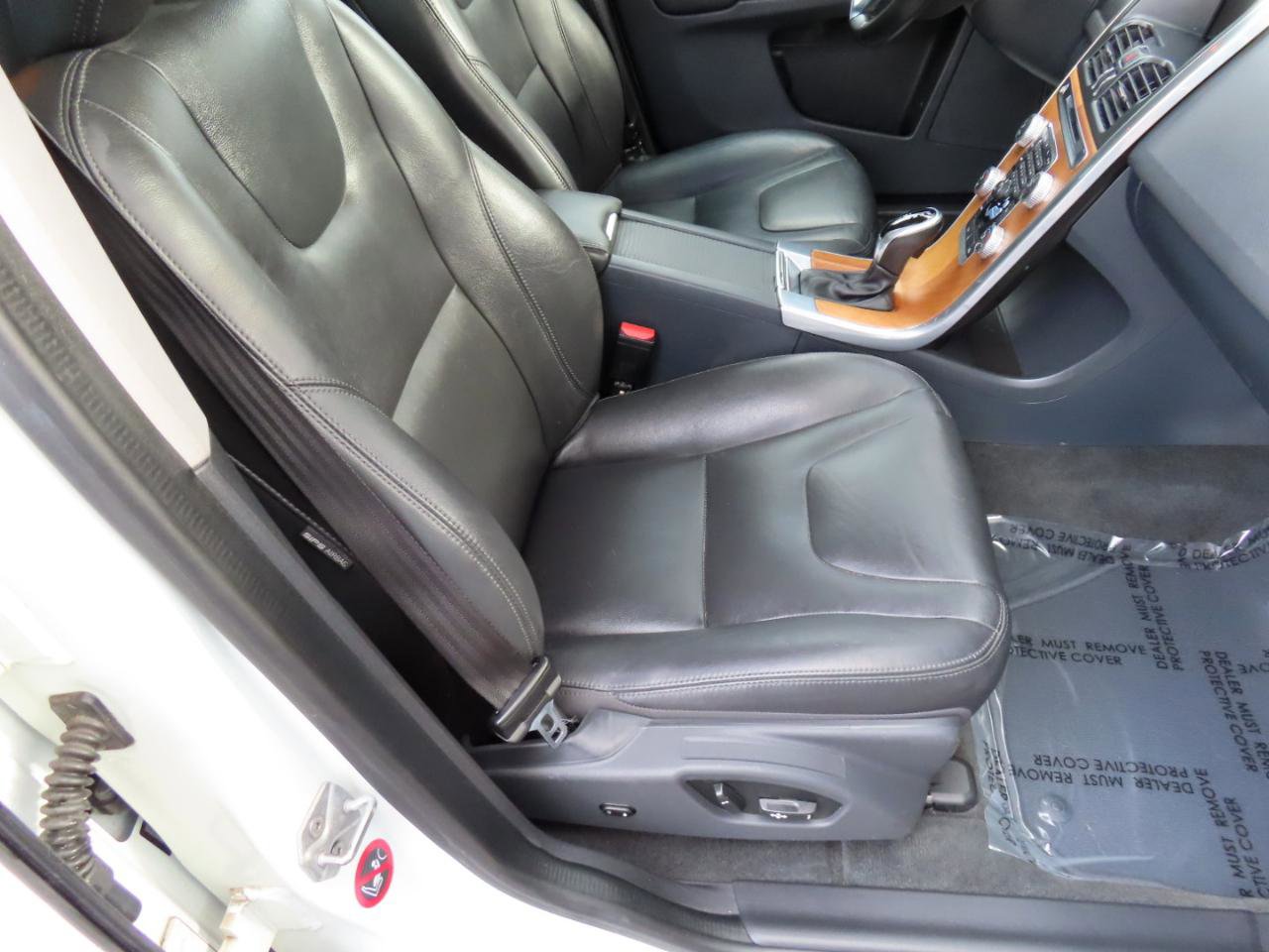 Used 2017 Volvo XC60 T5 Inscription w/ Protection Package image 17