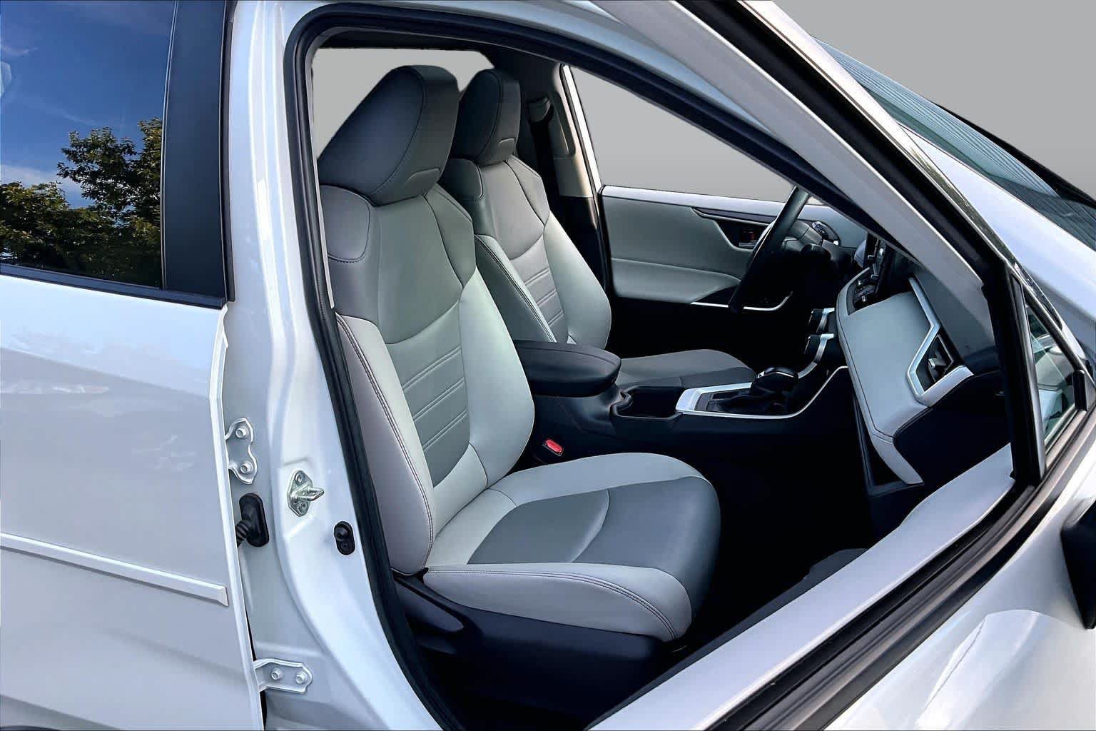 Certified 2022 Toyota RAV4 XLE Premium AWD/4WD image 8