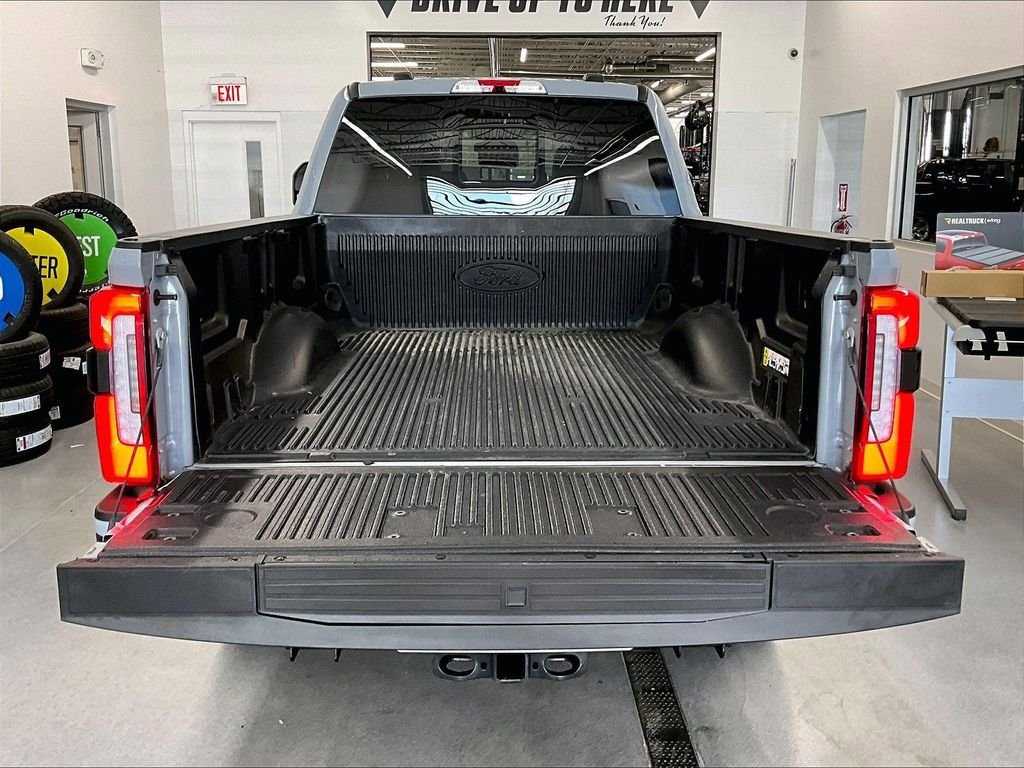 Used 2025 Ford F350 Platinum w/ FX4 Off-Road Package AWD/4WD image 30