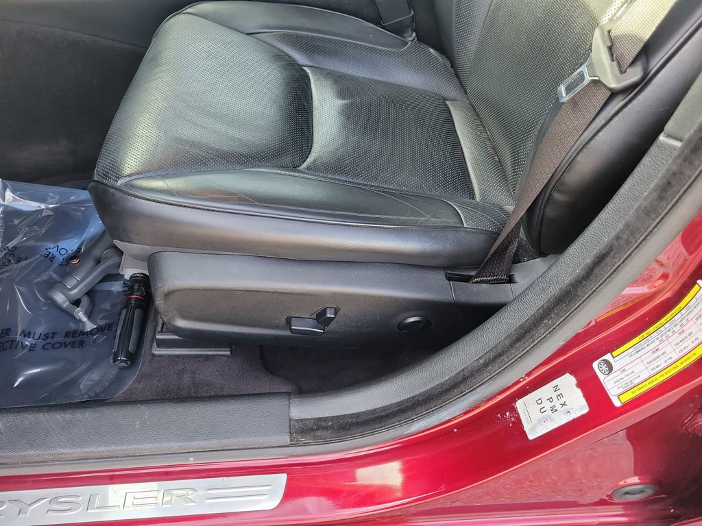 Used 2019 Chrysler 300 Limited RWD image 19