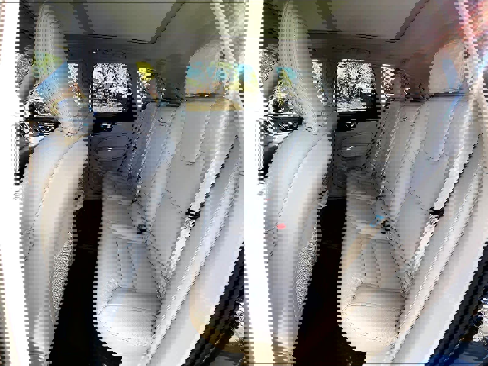 Used 2023 Volvo XC60 T8 Plus w/ Climate Package image 29