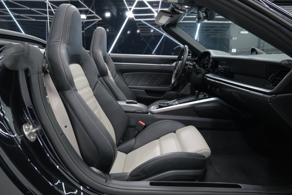 Used 2022 Porsche 911 Turbo image 28
