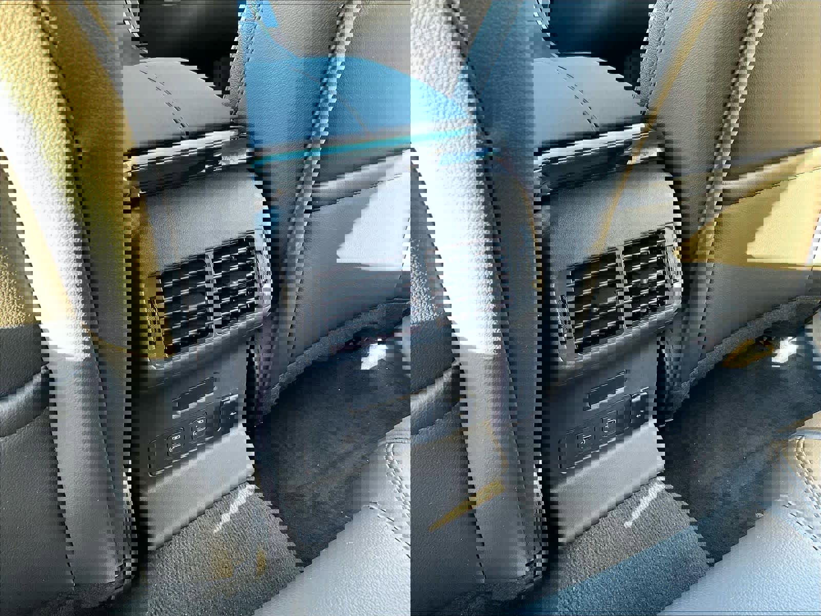 New 2025 Land Rover Range Rover Velar Dynamic SE AWD/4WD image 16