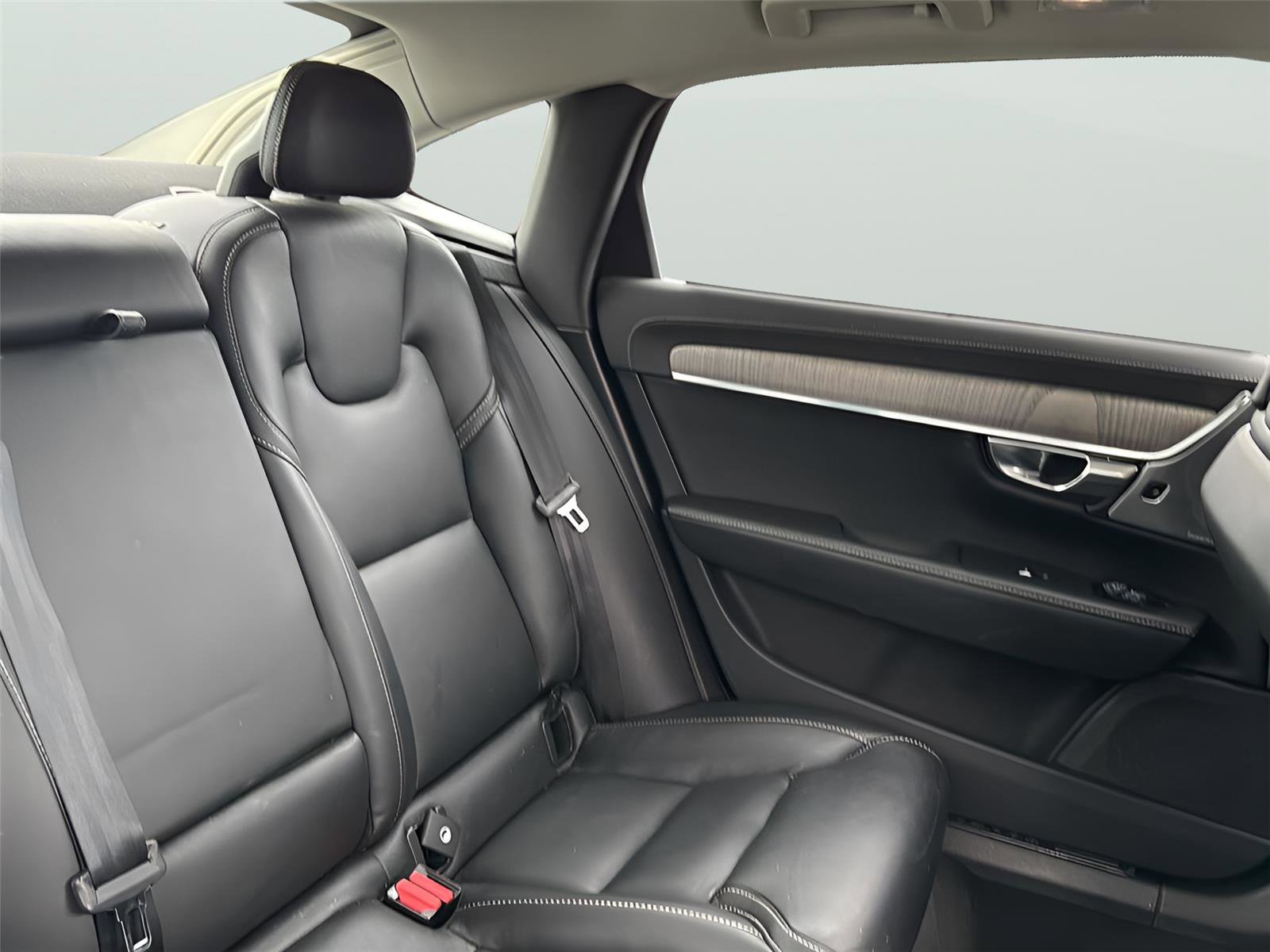 Used 2022 Volvo S90 B6 Inscription w/ Advanced Package image 46