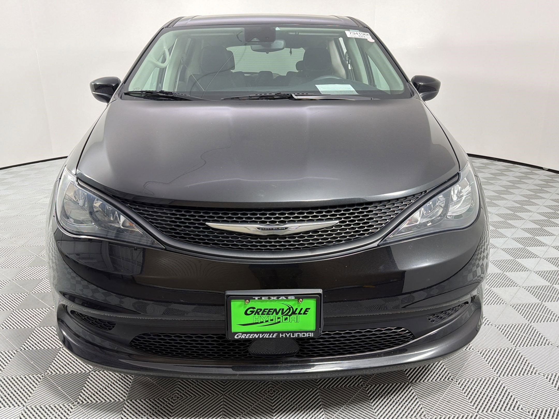 Used 2023 Chrysler Voyager LX image 6