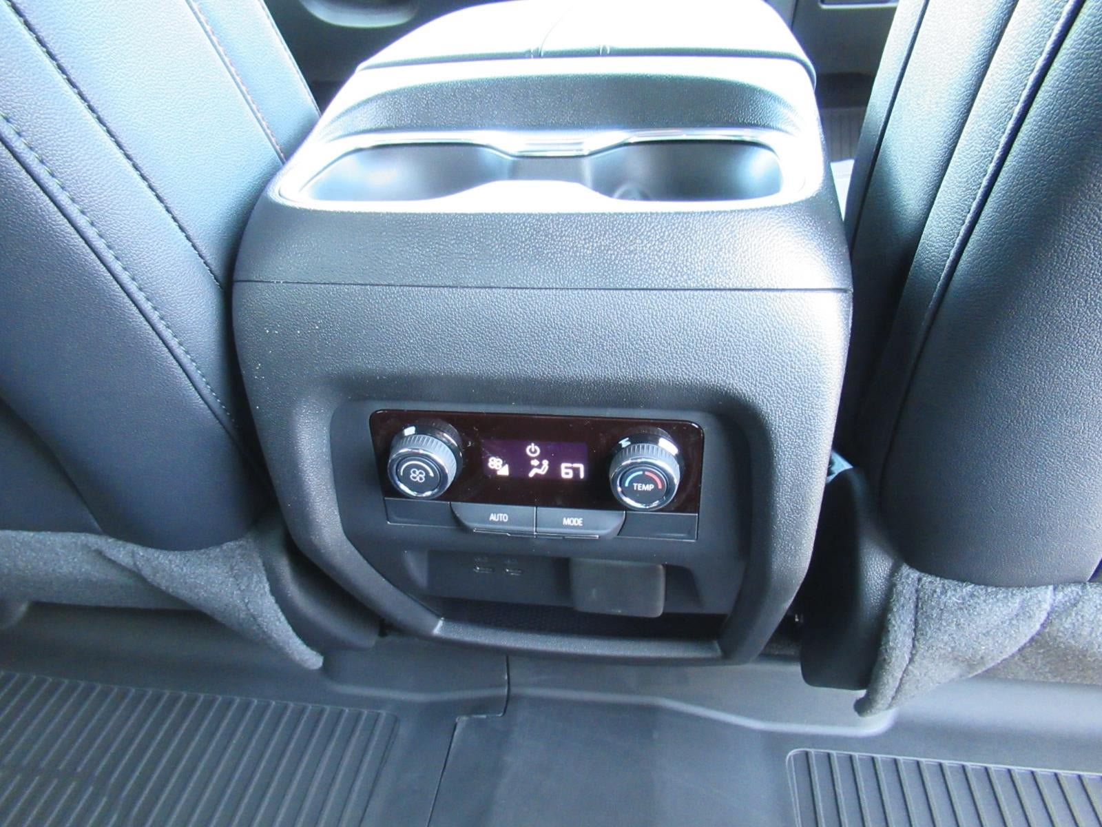 New 2026 Chevrolet Traverse Z71 w/ Enhanced Driving Package AWD/4WD image 33