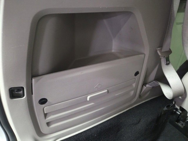 Used 2015 Chrysler Town & Country Touring image 13