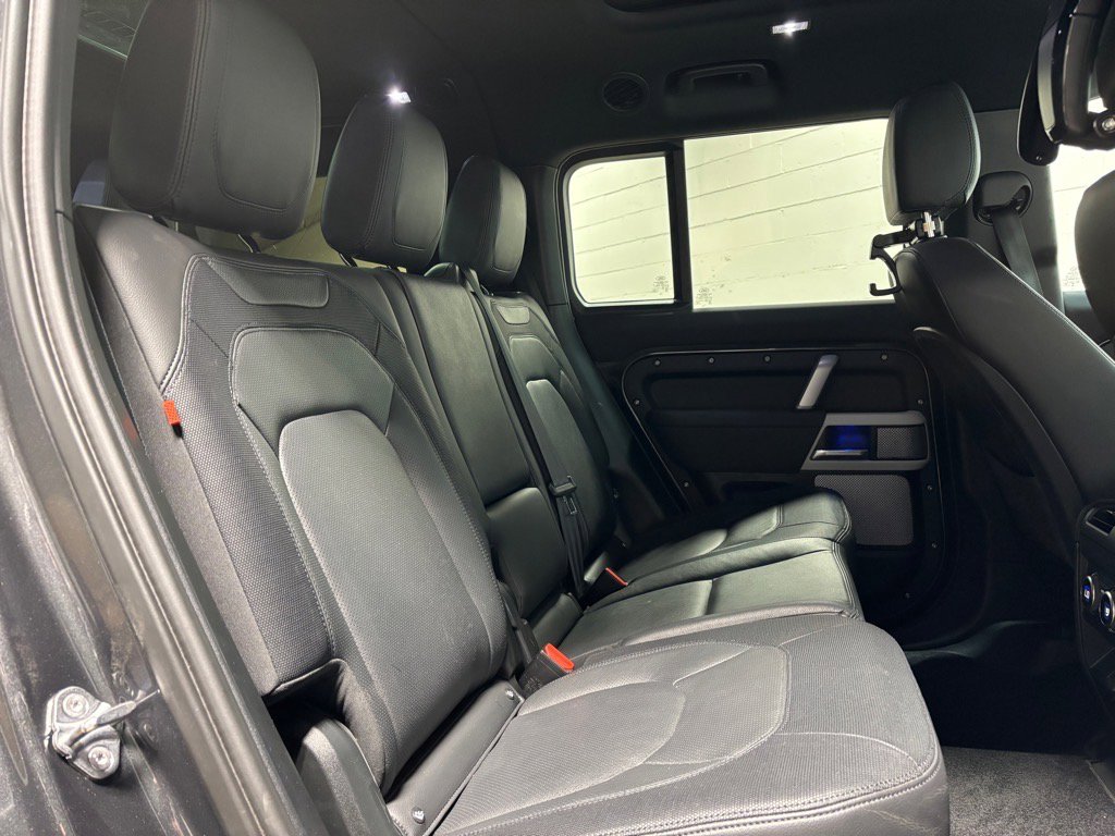 Used 2023 Land Rover Defender 130 X-Dynamic SE image 38