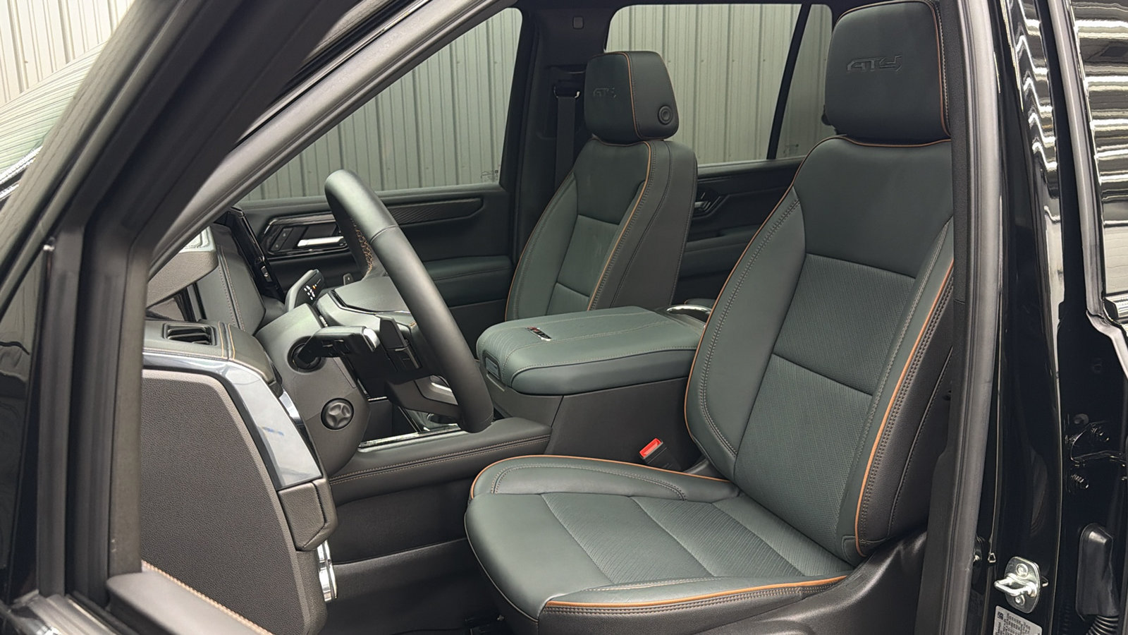 Used 2026 GMC Yukon AT4 AWD/4WD image 35