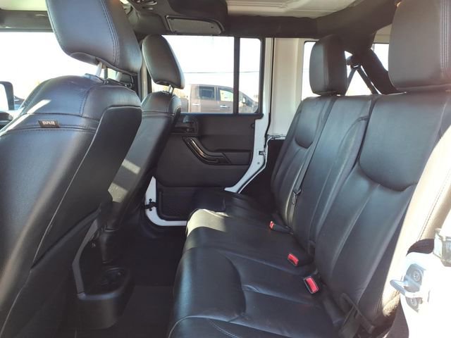 Used 2015 Jeep Wrangler Unlimited Sahara image 10