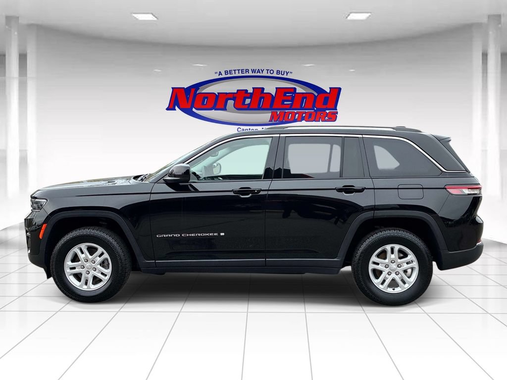 Used 2022 Jeep Grand Cherokee Laredo w/ Luxury Tech Group I AWD/4WD image 4