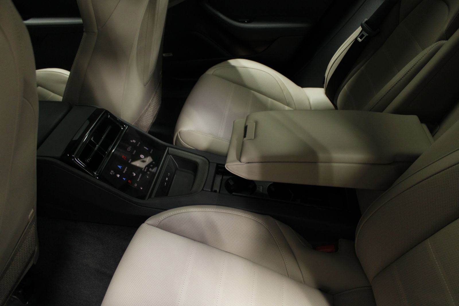 Used 2025 Porsche Panamera 4 image 48