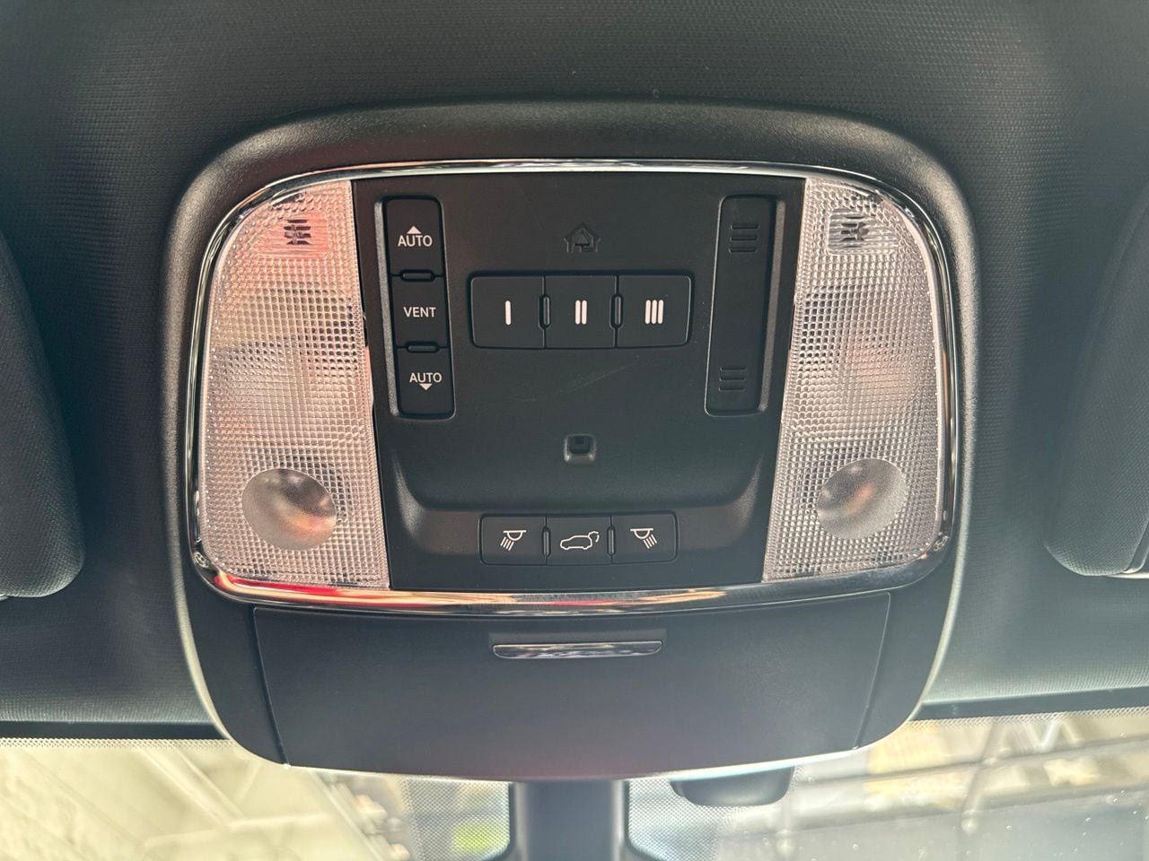 Used 2021 Jeep Grand Cherokee Trailhawk w/ Premium Lighting Group AWD/4WD image 30