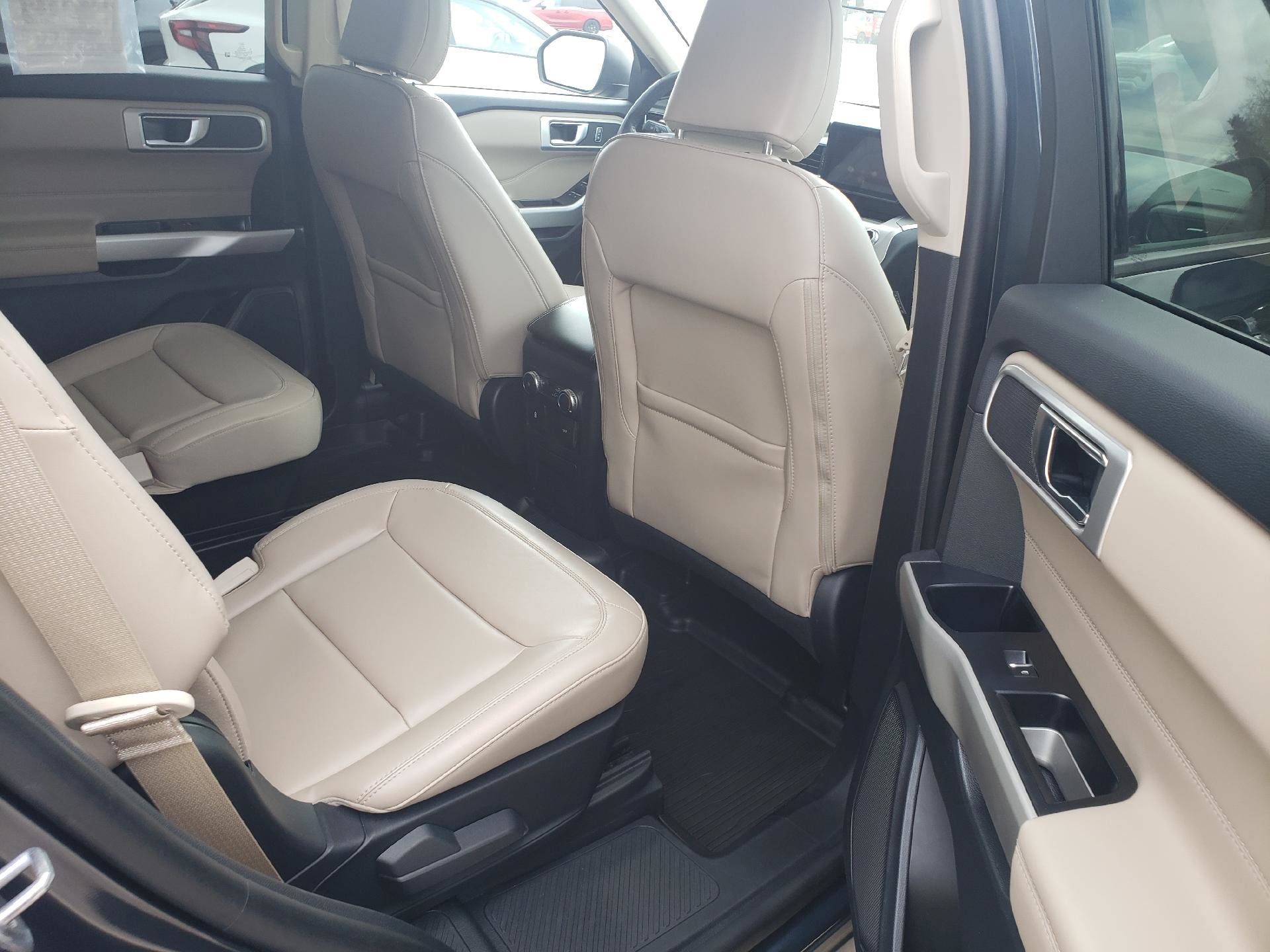 Used 2022 Ford Explorer XLT w/ Equipment Group 202A AWD/4WD image 11