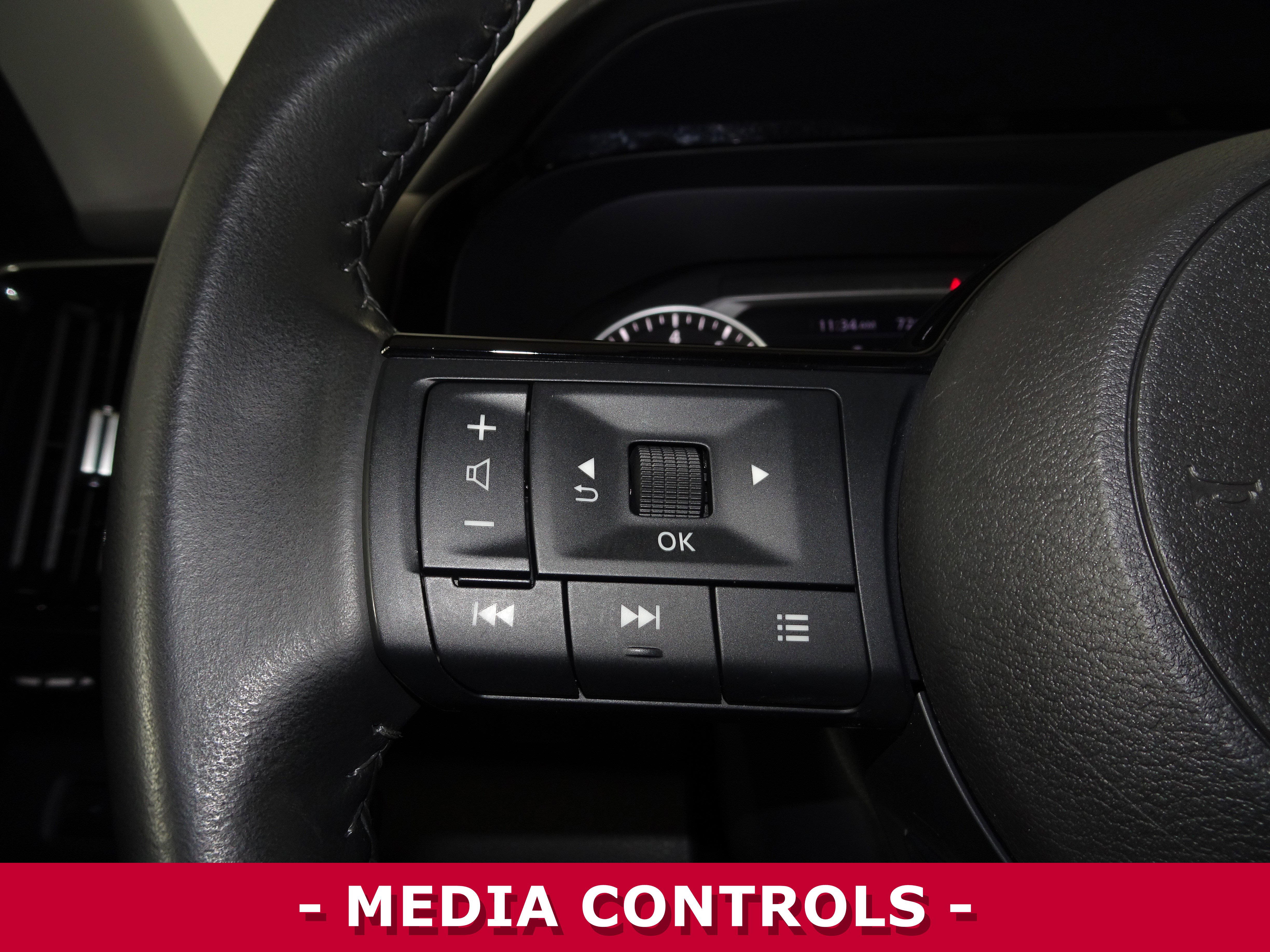 Used 2023 Nissan Pathfinder SV image 14