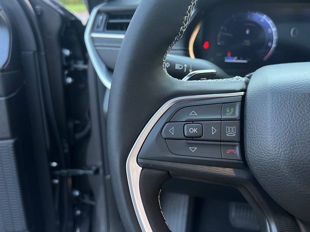 New 2025 Jeep Grand Cherokee Laredo X w/ Luxury Tech Group I image 33