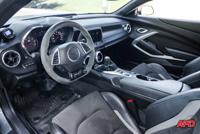 Used 2020 Chevrolet Camaro SS RWD image 3