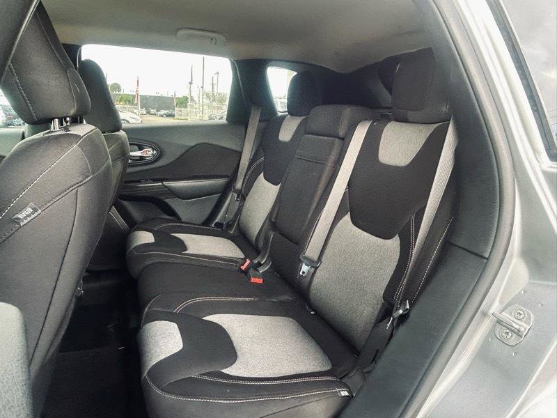 Used 2014 Jeep Cherokee Latitude image 11