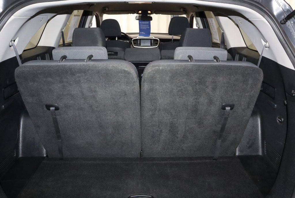 Used 2020 Kia Sorento S image 17