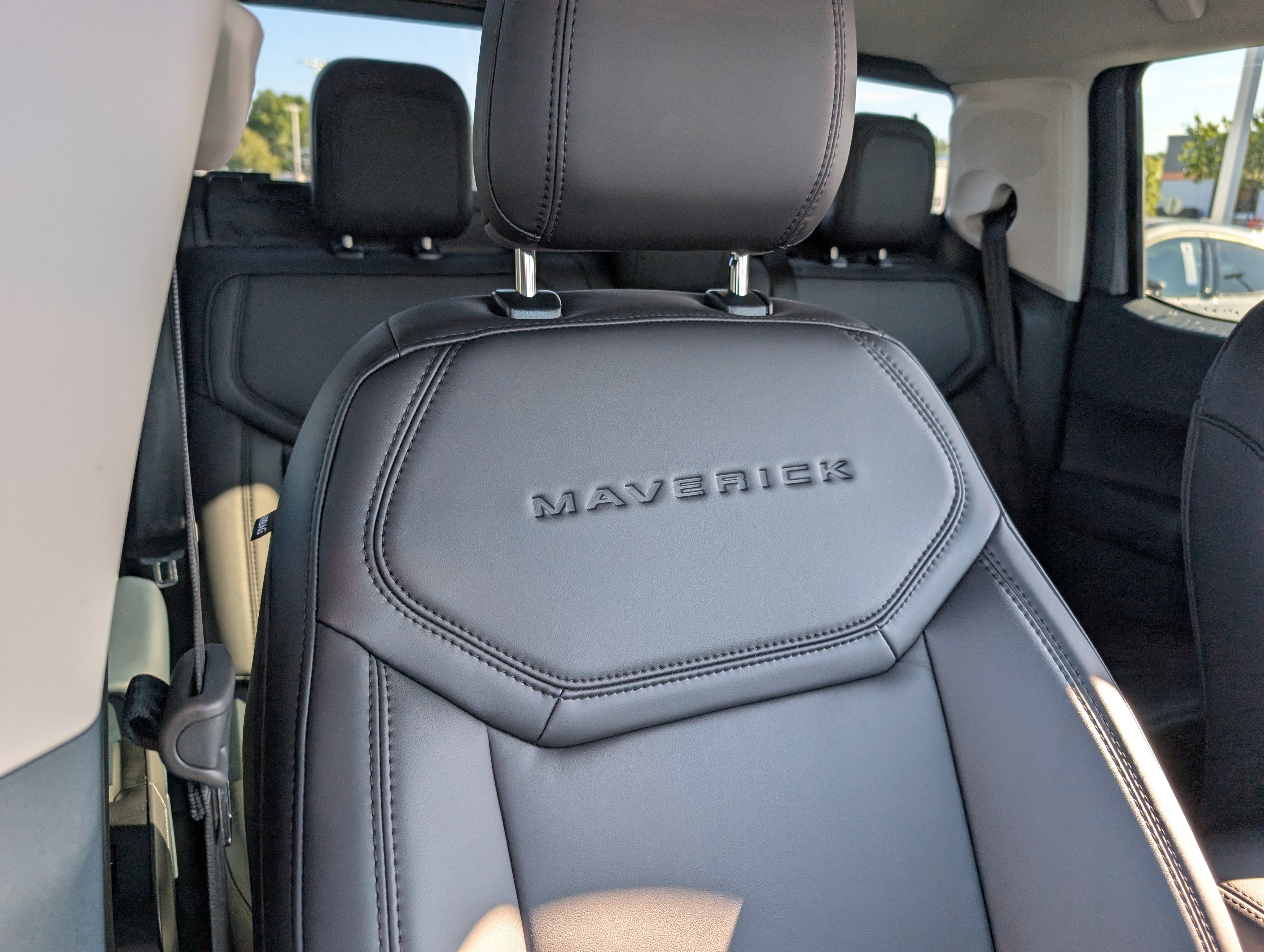 New 2025 Ford Maverick Lariat w/ Black Appearance Package image 13