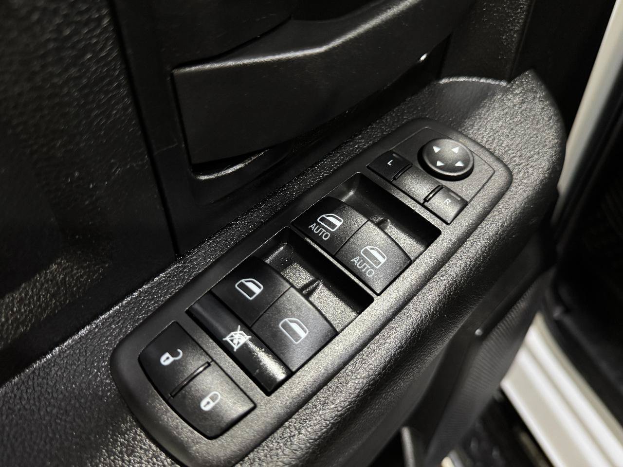 Used 2022 RAM 3500 Tradesman w/ Chrome Appearance Group AWD/4WD image 29