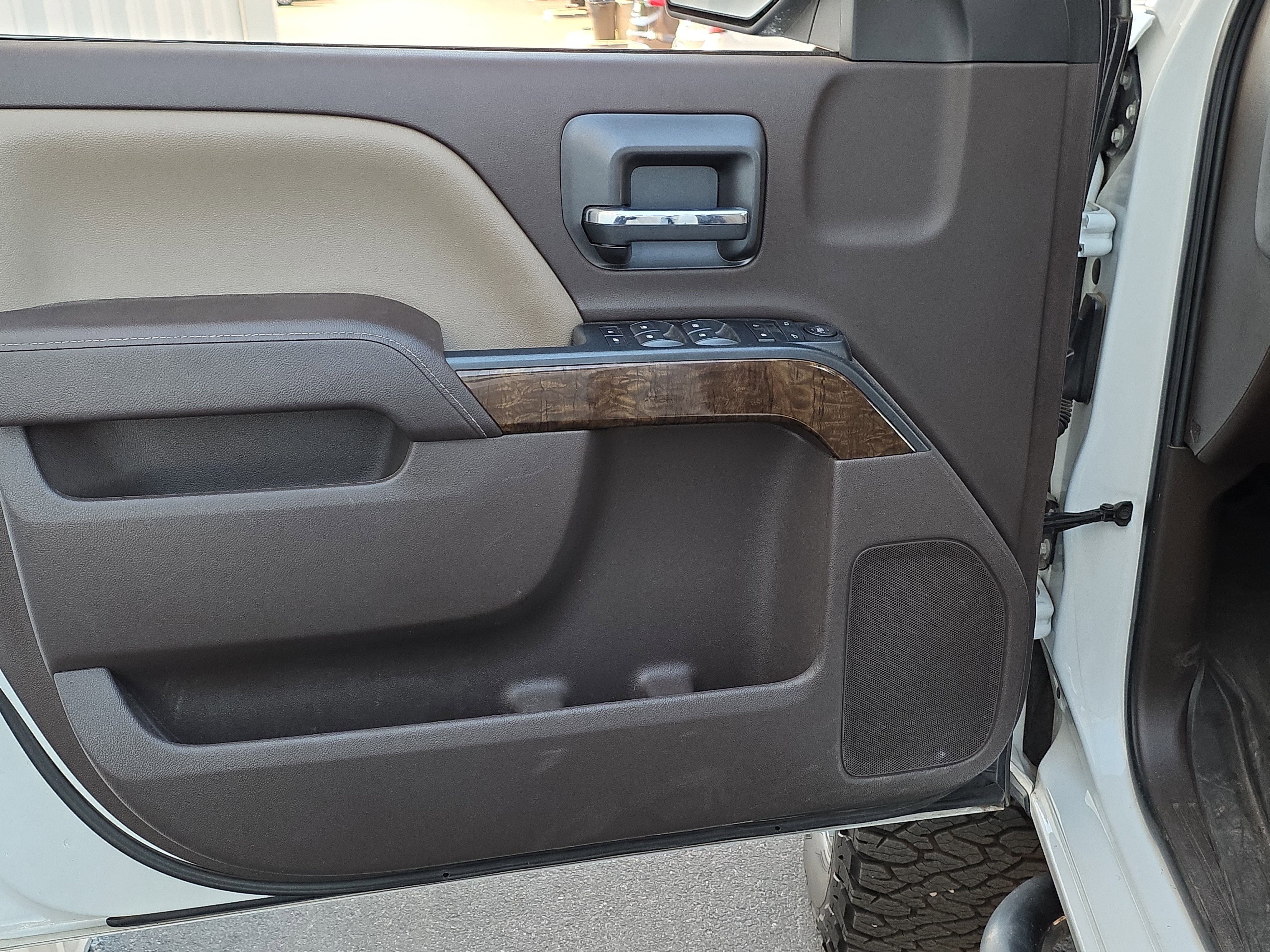 Used 2018 Chevrolet Silverado 1500 LT w/ All Star Edition image 9