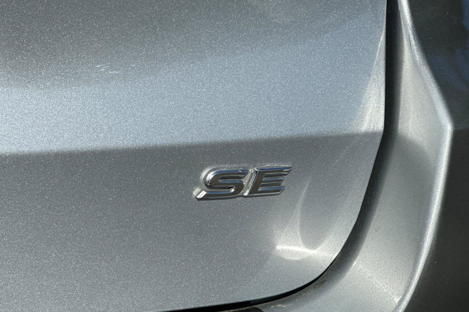 Used 2014 Toyota Sienna SE FWD image 28