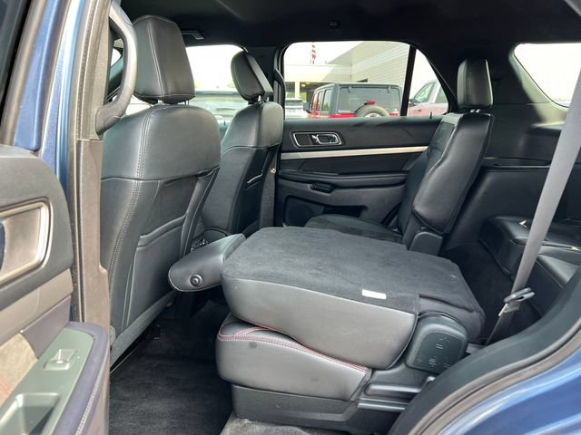 Used 2018 Ford Explorer XLT w/ Equipment Group 202A AWD/4WD image 37