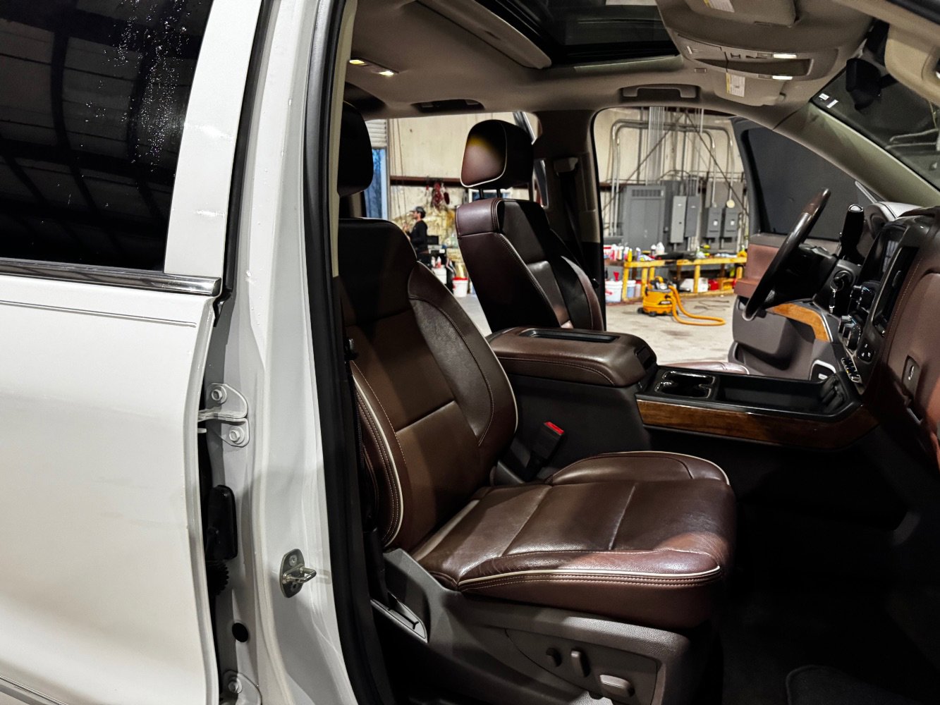 Used 2018 Chevrolet Silverado 1500 High Country image 25