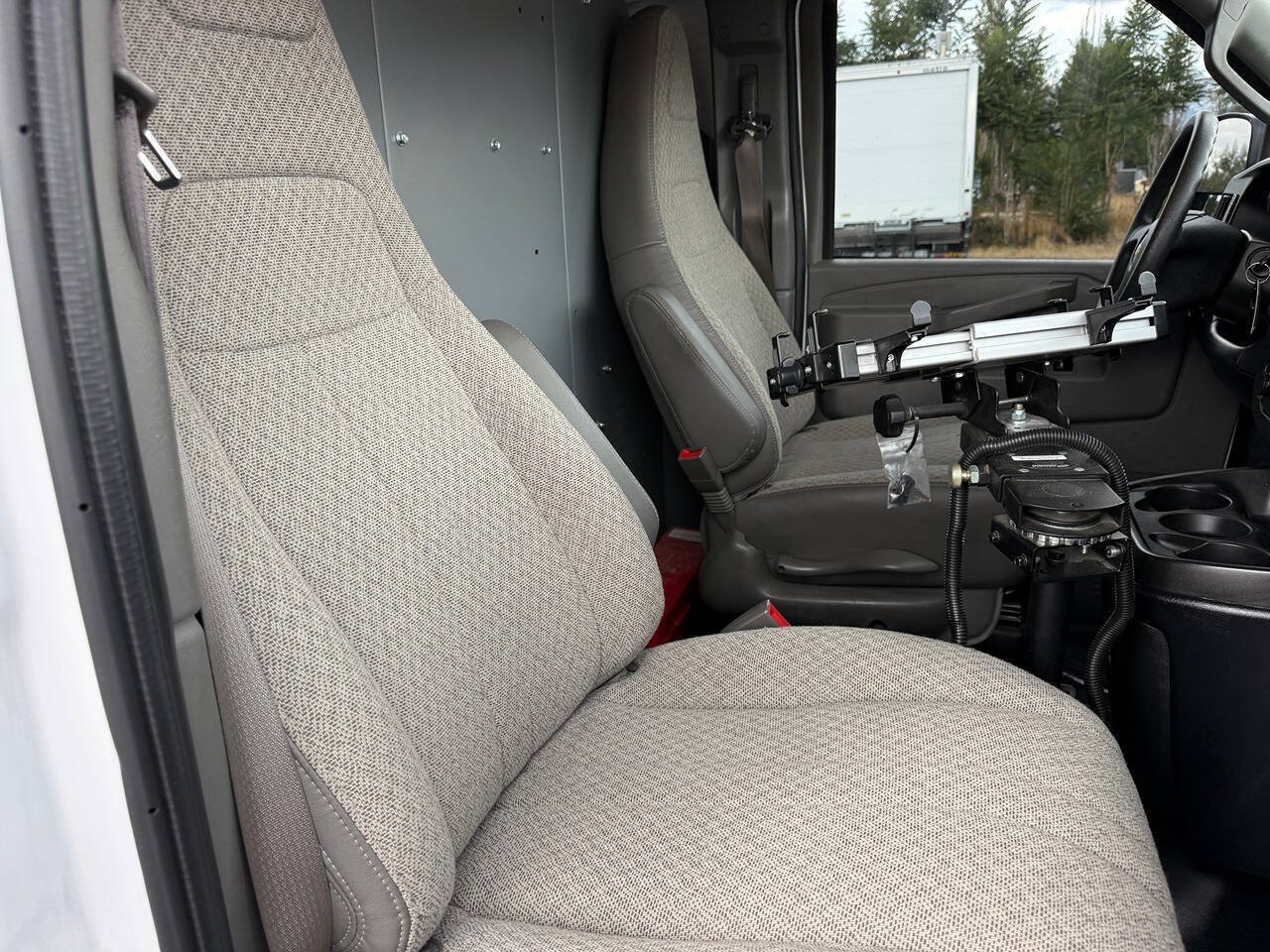 Used 2021 Chevrolet Express 2500 RWD image 20