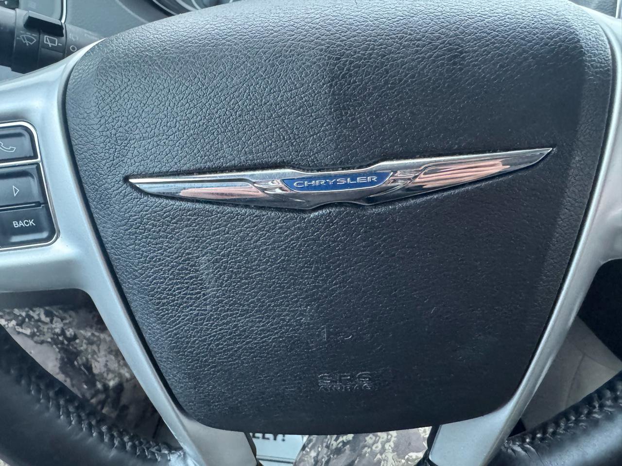 Used 2015 Chrysler Town & Country Touring w/ Driver Convenience Group FWD image 18