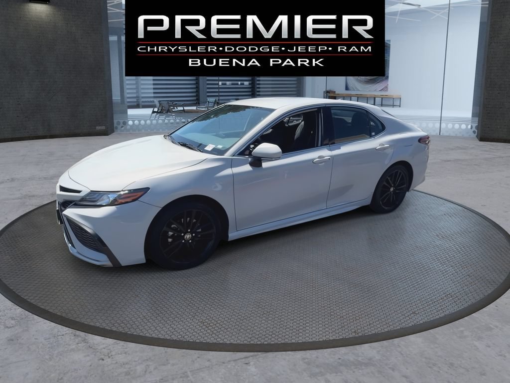 Used 2024 Toyota Camry XSE FWD image 4