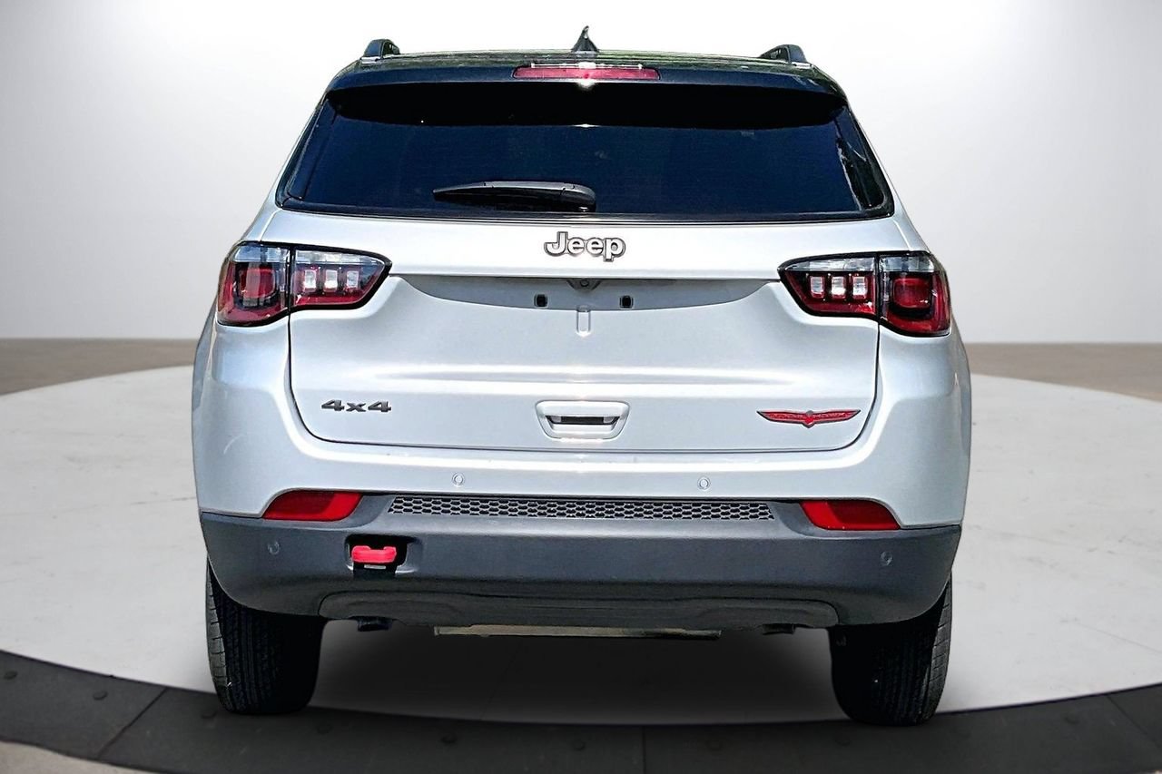Used 2024 Jeep Compass Trailhawk AWD/4WD image 8
