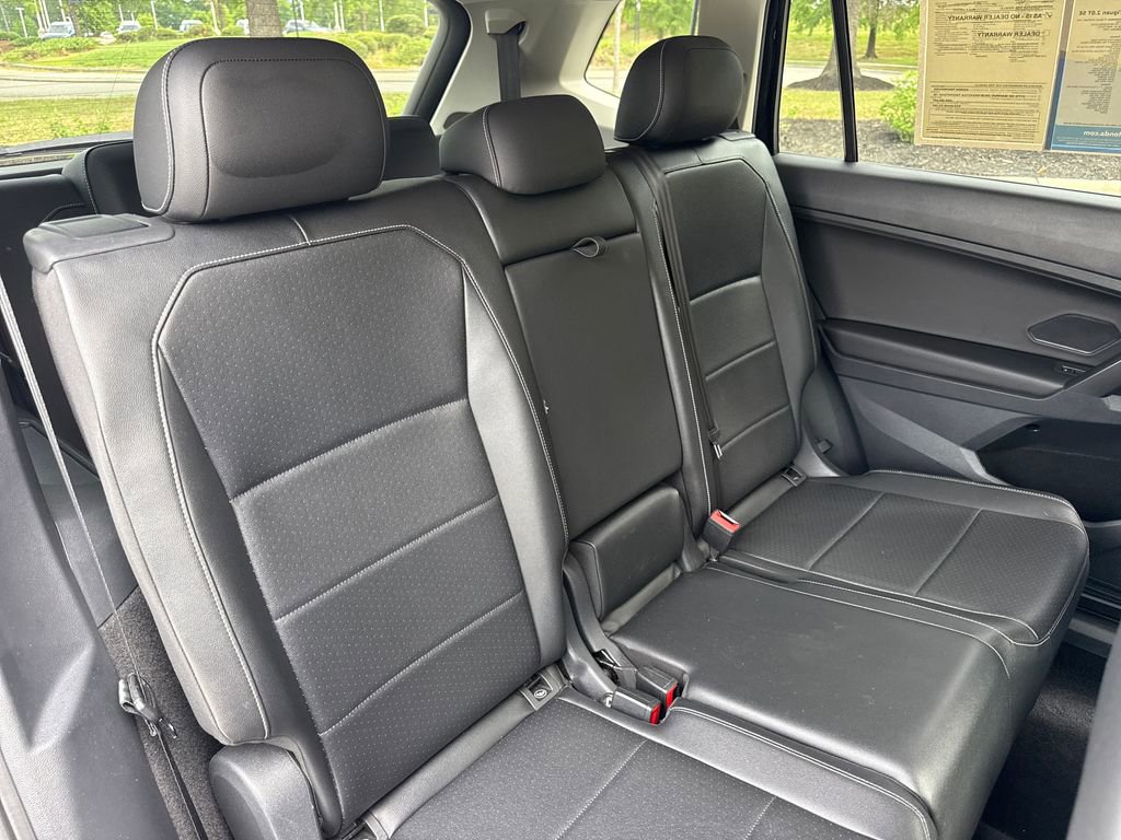 Used 2021 Volkswagen Tiguan SE FWD image 33