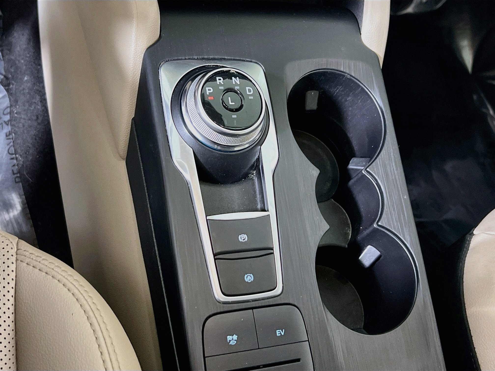 Used 2022 Ford Escape SEL w/ Technology Package FWD image 17