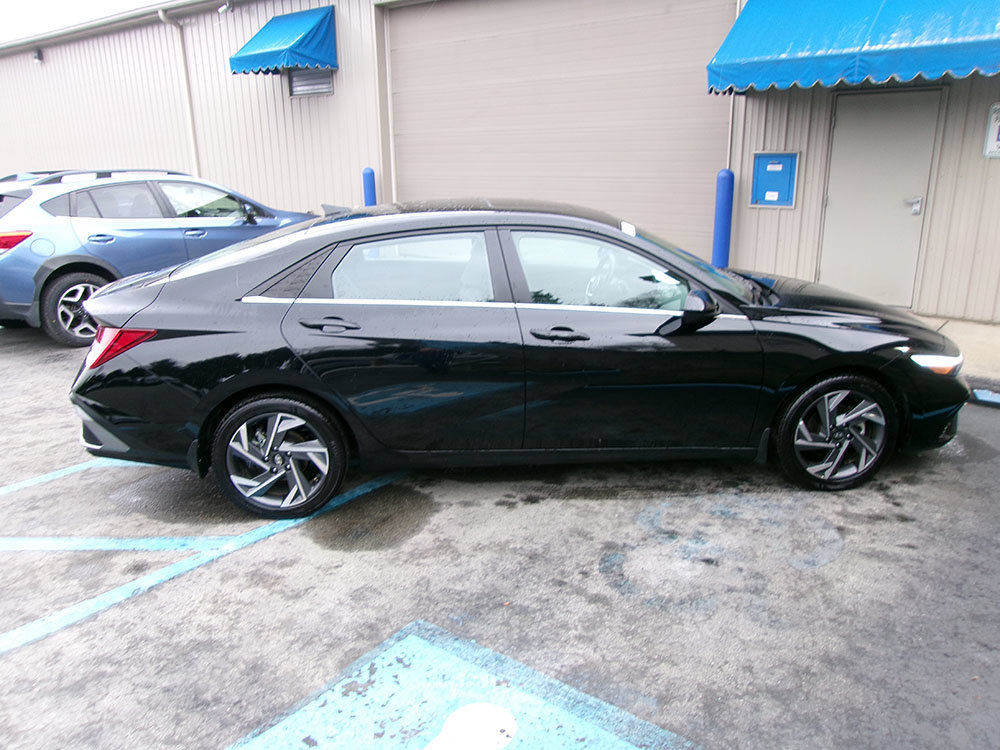 Used 2024 Hyundai Elantra SEL w/ Convenience Package FWD image 6