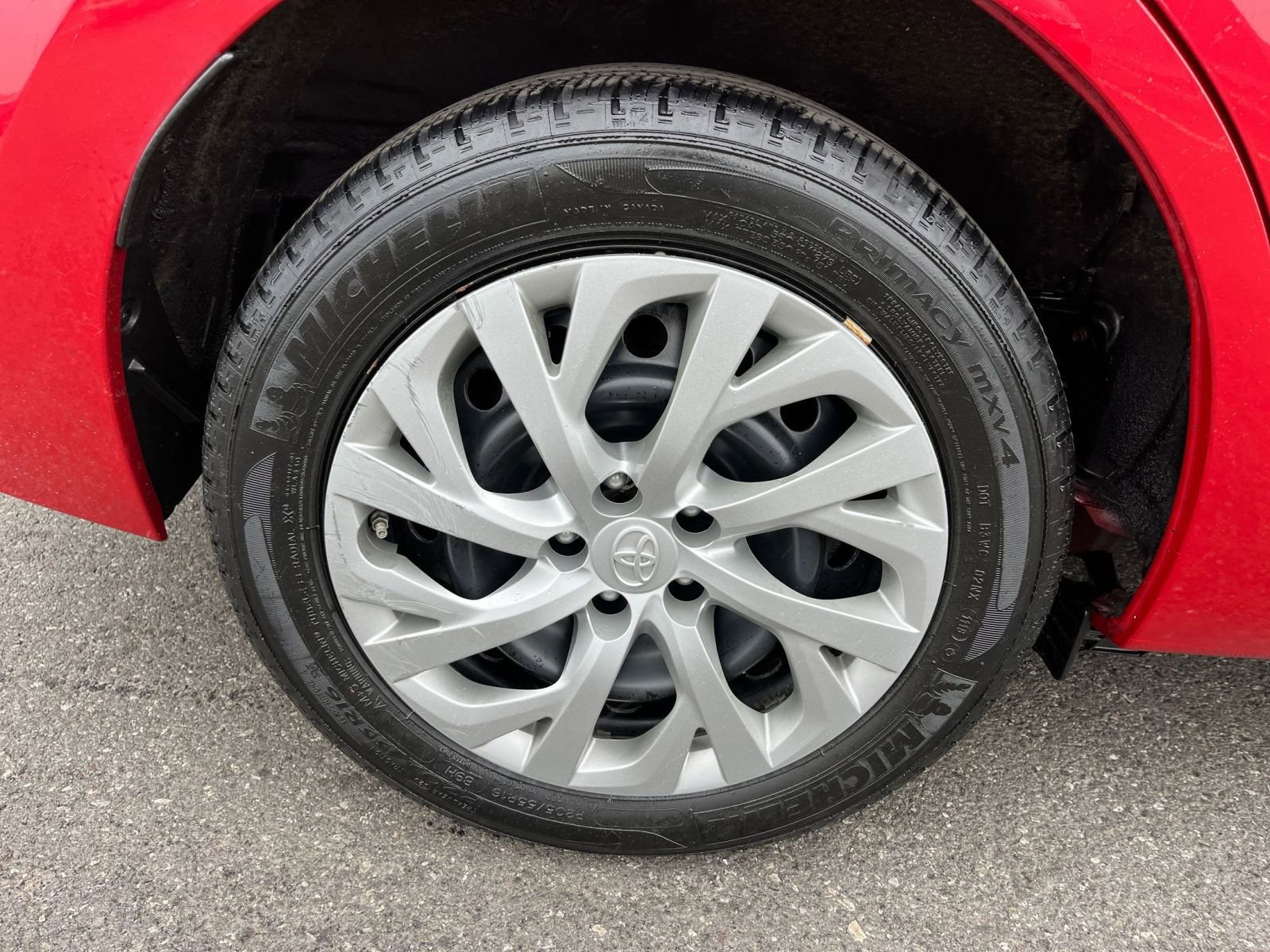 Used 2018 Toyota Corolla LE FWD image 28