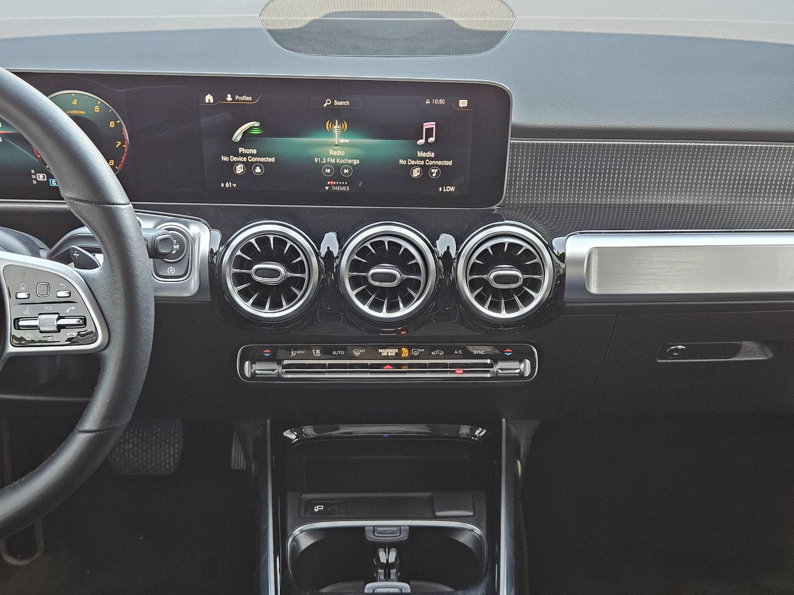 Used 2021 Mercedes-Benz GLB 250 w/ Premium Package image 19