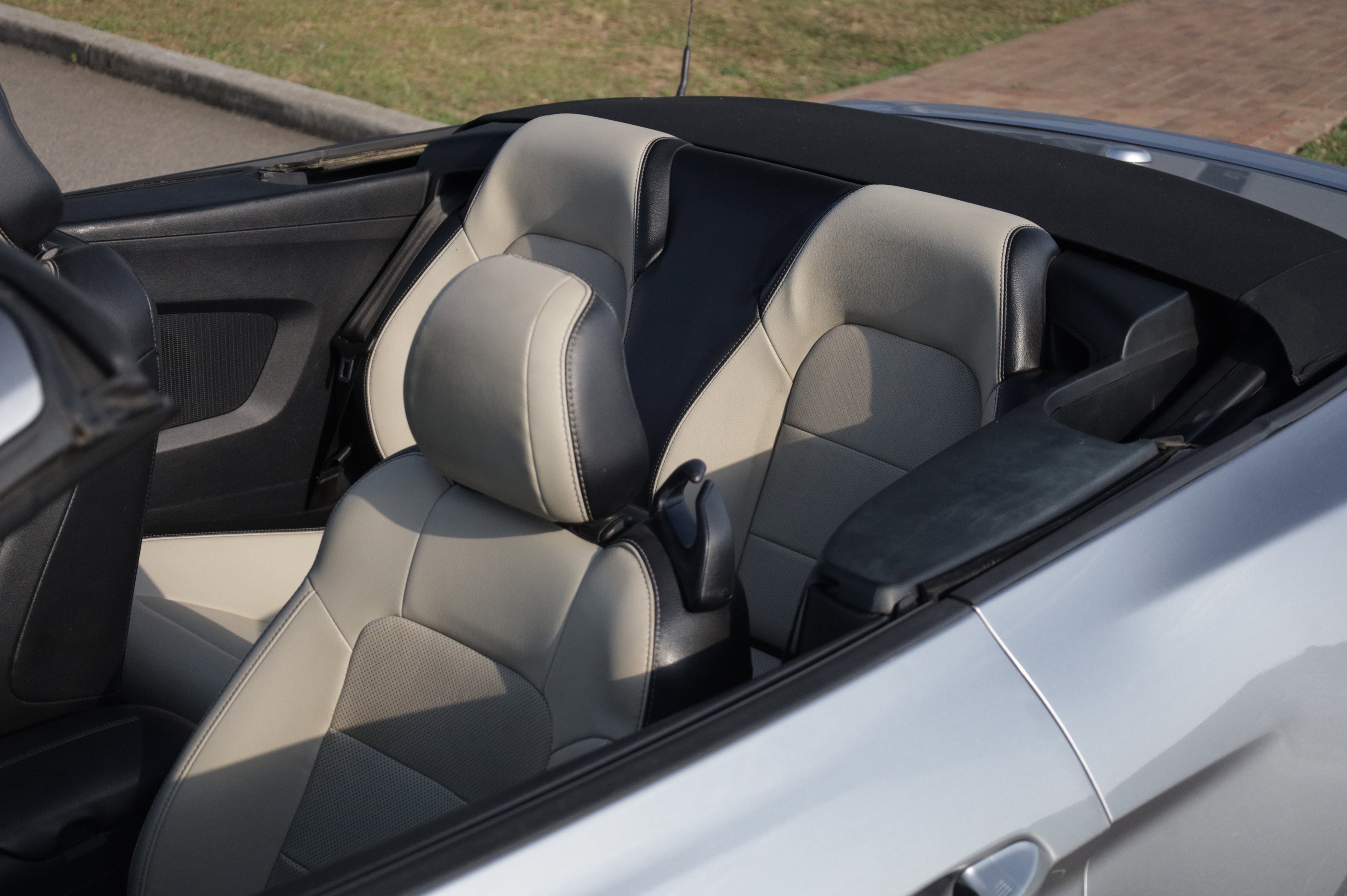 Used 2020 Ford Mustang Premium RWD image 13
