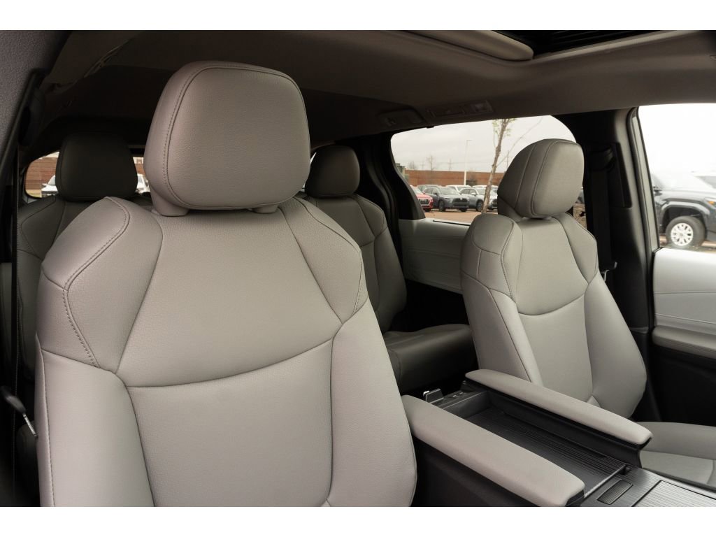 New 2026 Toyota Sienna XLE image 19